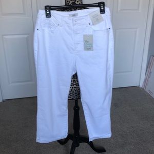 Croft & Barrow white Capri pants classic stretch